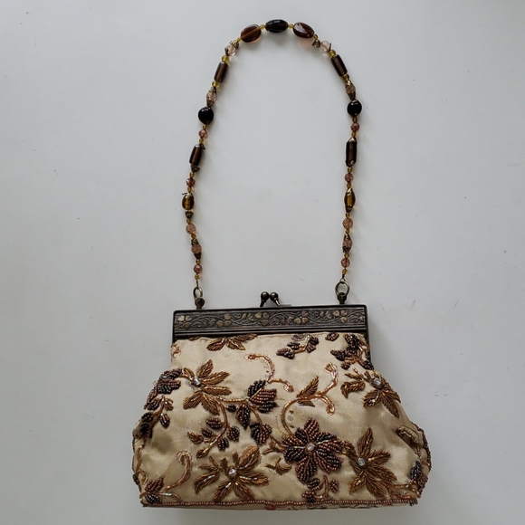 Shakeel's Concepts💌👌embroidered Purse - Picture 2 of 8